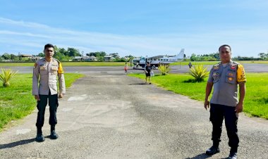 KP3-Udara-Laksanakan-Pengamanan-Penerbangan-di-Bandara-Frans-Sales-Lega-Ruteng