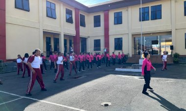 Polres-Manggarai-Gelar-Olahraga-Bersama-Bhayangkari,-Wujudkan-Kesehatan-dan-Kebersamaan