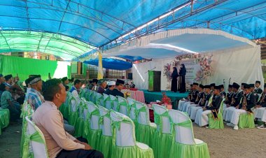 Kapolsek-Reo-dan-Bhabinkamtibmas-Hadiri-Wisuda-Santri-Angkatan-IX-Tahun-2025-di-Pondok-Pesantren-Pancasila