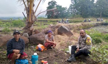 Bhabinkamtibmas-Satar-Mese-Sambangi-Petani,-Sosialisasi-Program-Ketahanan-pangan