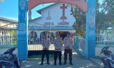 Kapolsek-Reo-Pimpin-Pengamanan-Misa-Kenaikan-Isa-Almasih-Tahun-2025-di-Wilayah-Hukum-Polsek-Reo