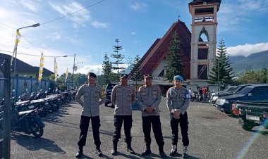 Personel-Polres-Manggarai-Laksanakan-Pengamanan-Ibadah-Minggu-di-Sejumlah-Gereja-di-Ruteng
