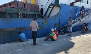 KP3-Laut-Reo-Laksanakan-Pengamanan-Kegiatan-Bongkar-Muat-di-Pelabuhan-Laut-Kelas-II-Reo