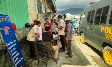 Dalam-Rangka-HUT-Bhayangkara-ke-79,-Polres-Manggarai-Kembali-Gelar-Pelayanan-Kesehatan-Gratis-bagi-Pengemudi-Bemo-dan-Ojek-pangkalan