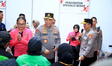 Tinjau-Booth-Pelayanan-Kesehatan-Gratis,-Kapolri-Tegaskan-Komitmen-Pelayanan-Maksimal