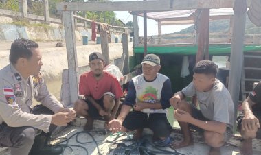 Jaga-Situasi-Kamtibmas-Kondusif,-Satpolairud-Polres-Manggarai-Lakukan-Patroli-dan-Sambang-di-Pesisir-Sungai-Wae-Pesi