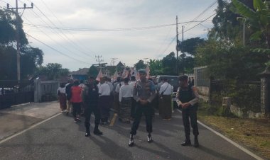 SAT-SAMAPTA-POLRES-MANGGARAI-LAKSANAKAN-PENGAMANAN-DAN-PENGATURAN-PROSESI-SAKRAMEN-MAHA-KUDUS-DI-PAROKI-EKARISTI-KUDUS