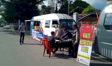 Dokkes-Polres-Manggarai-Gelar-Pelayanan-Kesehatan-Gratis-di-CFD-Motang-Rua,-Sambut-Hari-Bhayangkara-ke-79