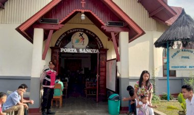 Polsek-Cibal-Laksanakan-Pengamanan-Ibadah-Misa-Minggu-di-Gereja-Paroki-Kristus-Raja-Pagal