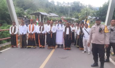 Penjemputan-dan-Perarakan-Sakramen-Maha-Kudus-Dalam-Rangka-Hut-ke-10-Kevikepan-Reo-dan-Panca-Windu-Imamat-Romo-Vikep-Reo-Rd.-Herman-Ando,-Pr