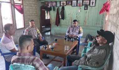 Bhabinkamtibmas-Kecamatan-Cibal-Barat-Sambangi-Warga-Di-Kampung-Bealoli