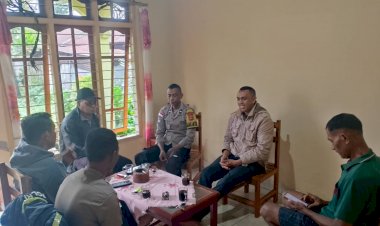 Bhabinkamtibmas-Kelurahan-Mbaumuku-Sambang-Dan-Cek-Situasi-Kamtibmas-Di-Rt-09