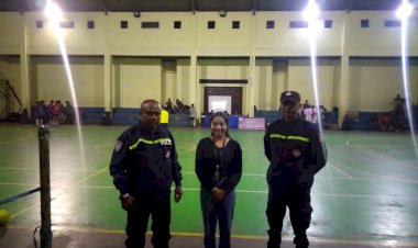 Bhabinkamtibmas-Laksanakan-Pengamanan-Turnamen-Futsal-Missio-Cup-II-Di-Gedung-Olahraga-Ruteng