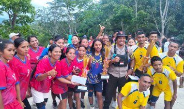 Bhabinkamtibmas-waeri’i-laksanakan-pengamanan-pertandingan-final-voli-dies-natalis-paroki-st.-Monfort-poco-ke-25