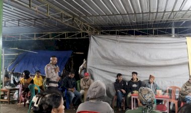 Bhabinkamtibmas-Kecamatan-Satar-Mese-Amankan-Acara-Pengumpulan-Dana-Di-Desa-Lungar