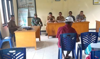 Bhabinkamtibmas-Sambang-dan-Koordinasi-di-Desa-Riung