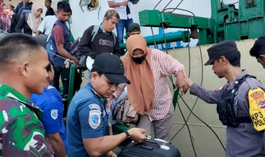 KP3-Laut-Reo-Laksanakan-Pengamanan-Kapal-Penumpang-KM.-Sabuk-Nusantara-49-di-Pelabuhan-Laut-Reo