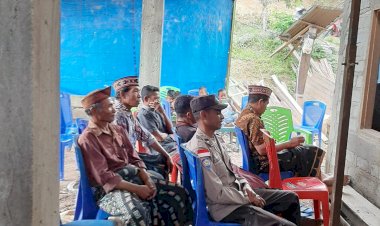 Bhabinkamtibmas-Rahong-Utara-Hadiri-Acara-Adat-