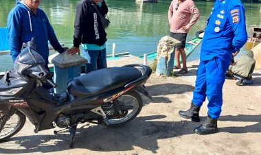 Satpolairud-Sambangi-Warga-Pesisir-Sungai-Wae-Pesi,-Himbau-Waspadai-Tppo-Dan-Jaga-Keselamatan-Melaut