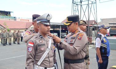 Kapolres-Manggarai-pimpin-Apel-Gelar-Pasukan-Operasi-Patuh-Turangga-2025-di-Polres-Manggarai