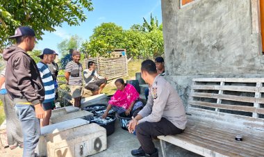 Sat-Polairud-Polres-Manggarai-Sambangi-Warga-Sungai-Wae-Pesi