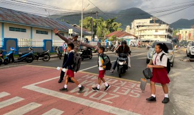 Satlantas-Polres-Manggarai:-Pengaturan-Arus-Lalu-Lintas-Guna-Menciptakan-Situasi-Tertib-Dalam-Berkendara