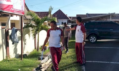 Polres-Manggarai-Gelar-Jumat-Bersih,-Ciptakan-Lingkungan-Kerja-yang-Nyaman