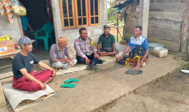 Bhabinkamtibmas-Desa-Pong-La'o-Rutin-Sambangi-Warga,-Jaga-Kamtibmas-di-Tengah-Sengketa-Tanah