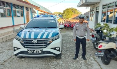 Satlantas-Polres-Manggarai-Laksanakan-Pengawalan-Jalan-Sehat-Mpls-Smpn-1-Langke-Rembong