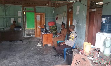 Aipda-Semris-Bell-Aktif-Sambangi-Warga-dan-Perangkat-Desa-di-Reok-Barat-Demi-Wujudkan-Situasi-Kamtibmas-yang-Kondusif