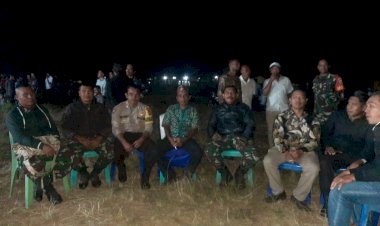 Sinergi-Tiga-Pilar:-Bhabinkamtibmas,-Kapospol,-dan-Babinsa-Reok-Barat-Amankan-Resepsi-Pernikahan-Warga