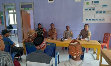 Bhabinkamtibmas-dan-Babinsa-Gelar-Diskusi-Kamtibmas-Bersama-Kades-Bangka-Ajang