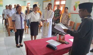 Bhabinkamtibmas-Hadiri-Pelantikan-Anggota-Bpd-Paw-Di-Desa-Torong-Koe