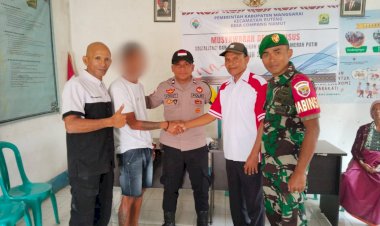 Bhabinkamtibmas-Ruteng-Bersama-Babinsa-Mediasi-Kasus-Berita-Bohong-Di-Medsos