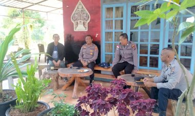 Kasat-Binmas-Sambang-dan-Himbauan-Kamtibmas-di-Gereja-Paroki-St.-Fransiskus-Assisi-Karot