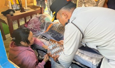 Bentuk-Dukungan-Moril,-Wakapolres-Manggarai-Kunjungi-Rumah-Duka