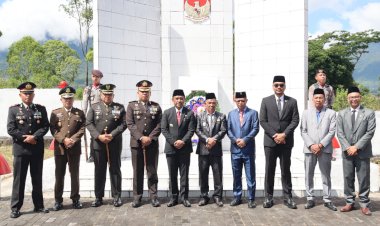 Ziarah-Dan-Tabur-Bunga-Peringatan-HUT-Ke-80-Kemerdekaan-RI-Tingkat-Kabupaten-Manggarai-Tahun-2025