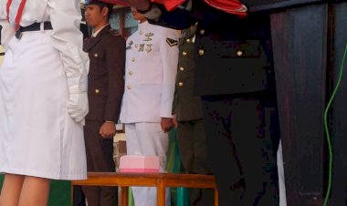 Upacara-Penurunan-Bendera-Merah-Putih-dalam-Rangka-Peringatan-HUT-ke-80-Kemerdekaan-Republik-Indonesia