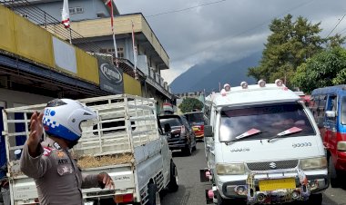 Sat-Lantas-Polres-Manggarai-Gelar-Patroli-KRYD,-Pamturlalin-dan-Himbauan-Kamseltibcar-Lantas-di-Kota-Ruteng