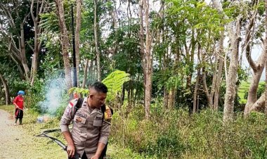 Peran-Aktif-Bhabinkamtibmas-dalam-Baksos-Bersama-Pemdes-dan-Mahasiswa-KKN