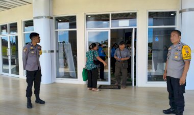 Pospol-KP3-Udara-Laksanakan-Pengamanan-Pesawat-di-Bandara-Frans-Sales-Lega-Ruteng