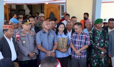 Kapolres-Manggarai-Pimpin-Pengamanan-Aksi-Unjuk-Rasa-Damai-LSM-LPPDM-di-Kantor-DPRD-Kabupaten-Manggarai