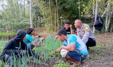 Bhabinkamtibmas-Kecamatan-Lelak-Laksanakan-Patroli-dan-Sambang-Warga-di-Desa-Lentang