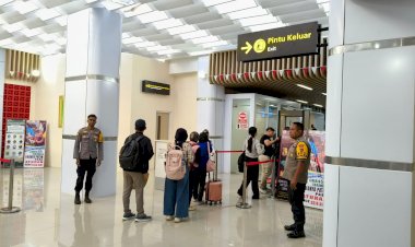 KP3-Udara-Laksanakan-Pengamanan-Penerbangan-di-Bandara-Frans-Sales-Lega-Ruteng