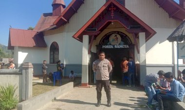 Polsek-Cibal-Laksanakan-Pengamanan-Perayaan-Misa-Hari-Minggu-di-Gereja-Paroki-Kristus-Raja-Pagal