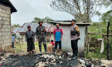 Bhabinkamtibmas-Desa-Nao-Sambangi-Korban-Kebakaran-di-Kampung-Wotol