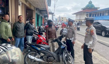 Sat-Lantas-Polres-Manggarai-Gelar-Patroli-KRYD-dan-Himbauan-Kamseltibcar-Lantas-di-Kota-Ruteng