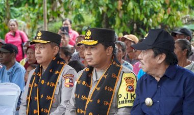 Kapolda-NTT-Kerahkan-Personel-Tambahan-dan-Anjing-Pelacak-untuk-Bantu-Pencarian-Korban-Bencana-di-Mauponggo