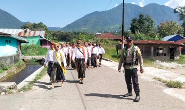 Bhabinkamtibmas-Langke-Rembong-Amankan-Ritual-Adat-Tahunan-di-Gendang-Lao