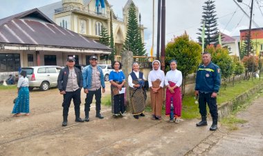 Kapospol-Ruteng-dan-Bhabinkamtibmas-laksanakan-pengamanan-dan-pengawalan-perarakan-Patung-Bunda-Maria.